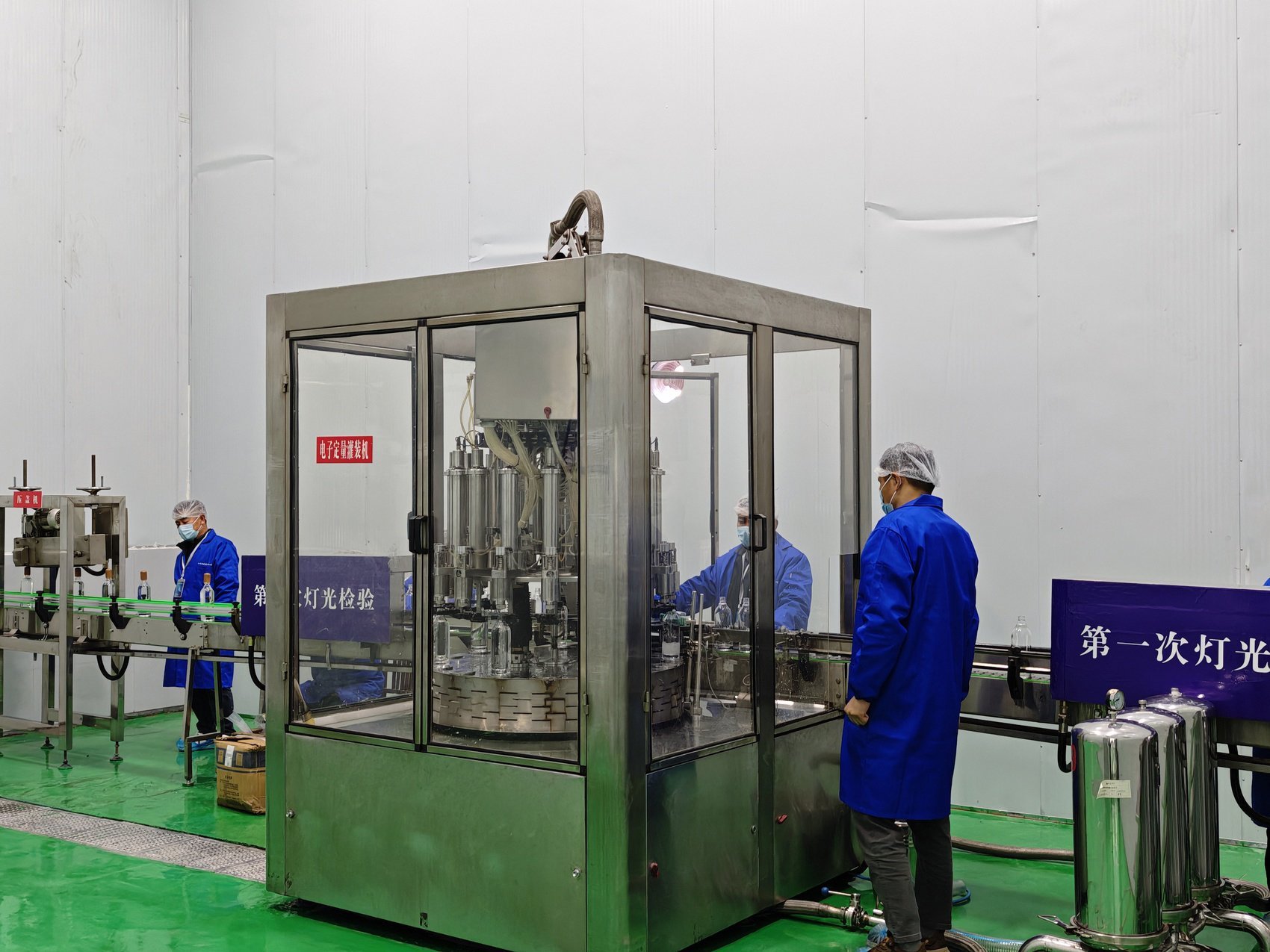 2号灌装线坐褥现场。