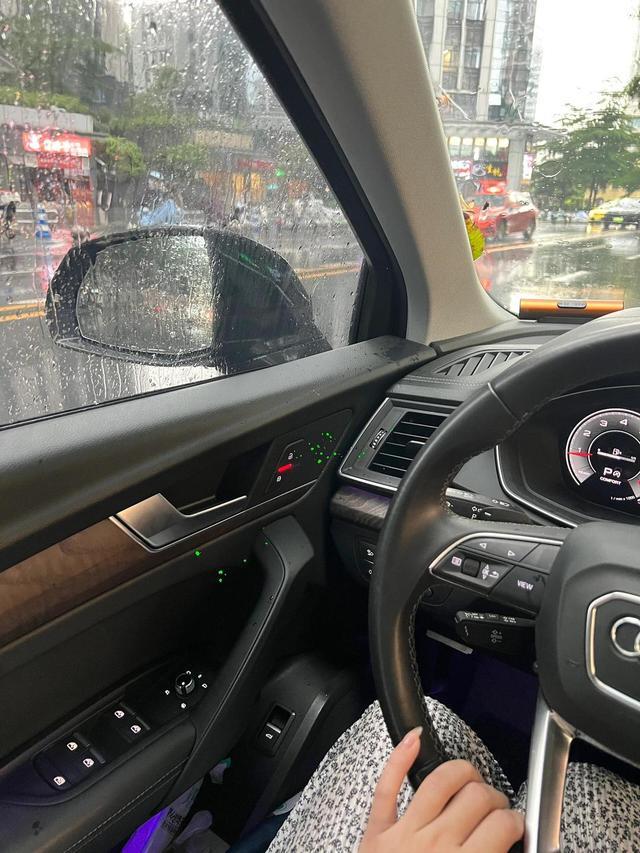 Q5L还是A6L？差几万块的两台车，竟暴露了中年男人最大的挣扎-有驾