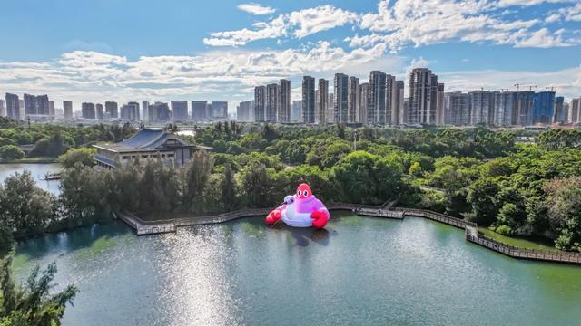 A馆L4层 湿地公园10米巨型龙虾全球首秀艺术装置