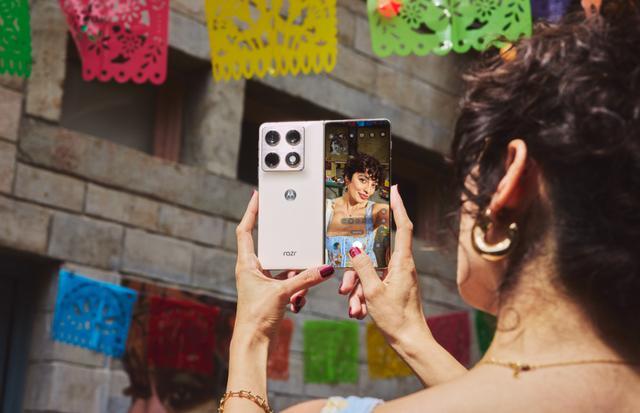 摩托罗拉首款大折叠手机motorola razr fold发布,1999欧元