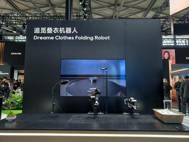 特斯拉不是最牛!这届AWE“狗”比“人”多,机器人到家了?