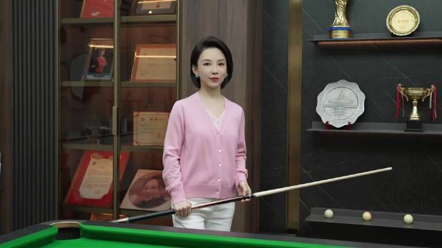 潘晓婷示范斯诺克小角度贴库球手段