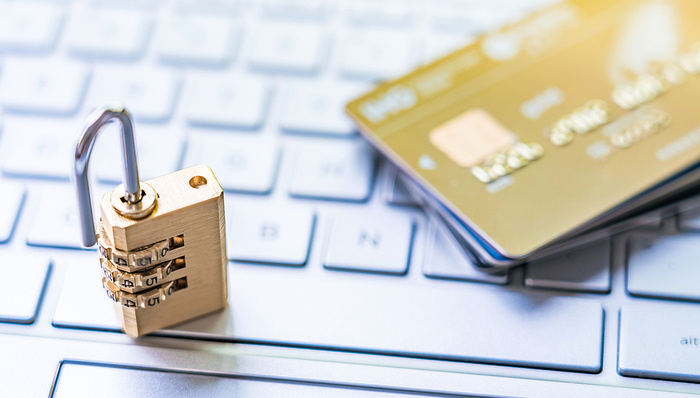 界面快评;信用卡;3年;1.11亿张;精不在多