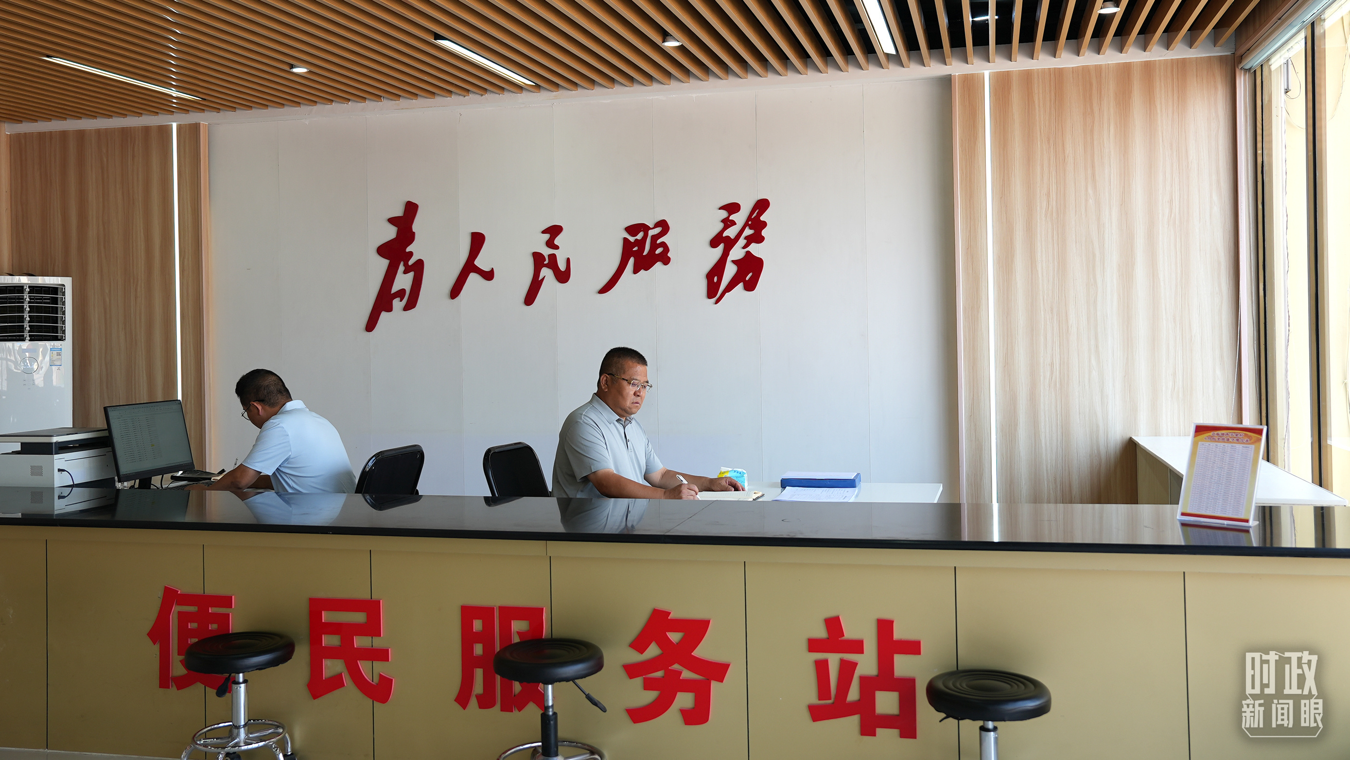 △西于架村党群服务中心的便民服务站。（总台央视记者赵化拍摄）