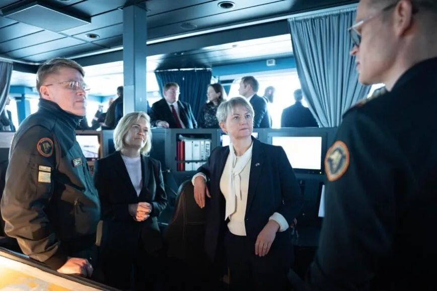 1月14日，英国外交大臣伊薇特·库珀（Yvette Cooper）启程前往芬兰和挪威进行为期两天的访问；1月16日，英方已向格陵兰岛派遣一名军官，为即将举行的军事演习作准备（图源：PA）