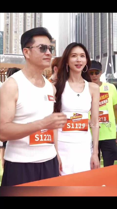 吕良伟70岁情景惊艳，与林志玲同框被誉冻龄组合