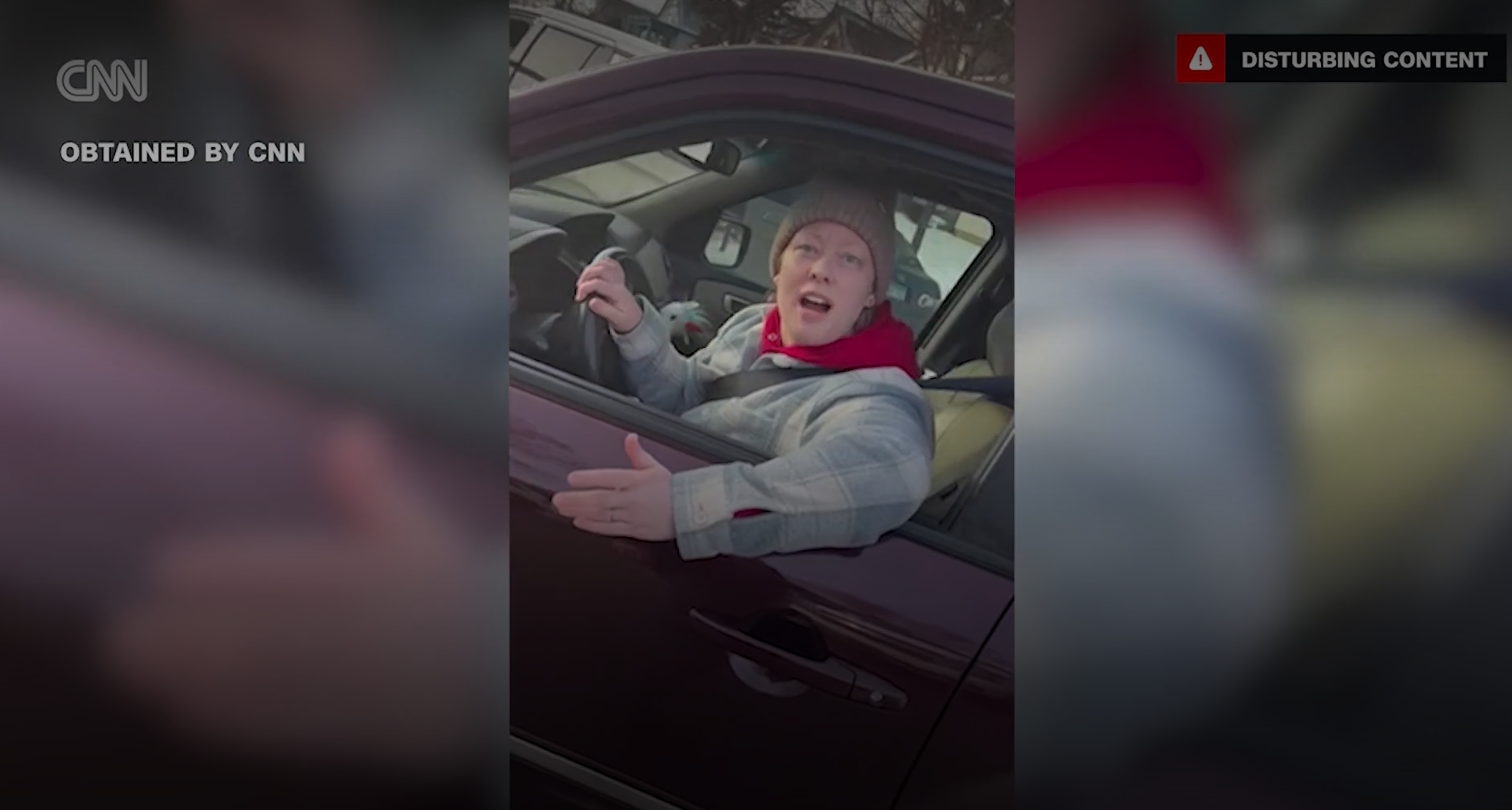 CNN视频截图显示,遇害女子古德当时在与视频拍摄者即当事执法人员罗斯(未在画面中)交谈。