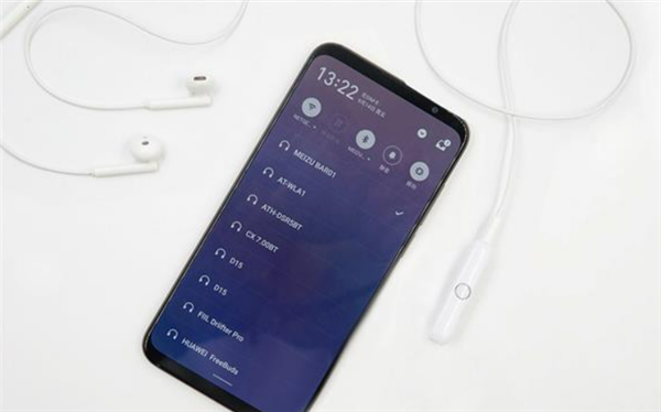 无线耳机被年青东谈主罢休:20块的老古董短暂爆火!