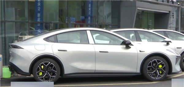 深蓝L06新车在4S店未提车就撞了 车主换车遭拒