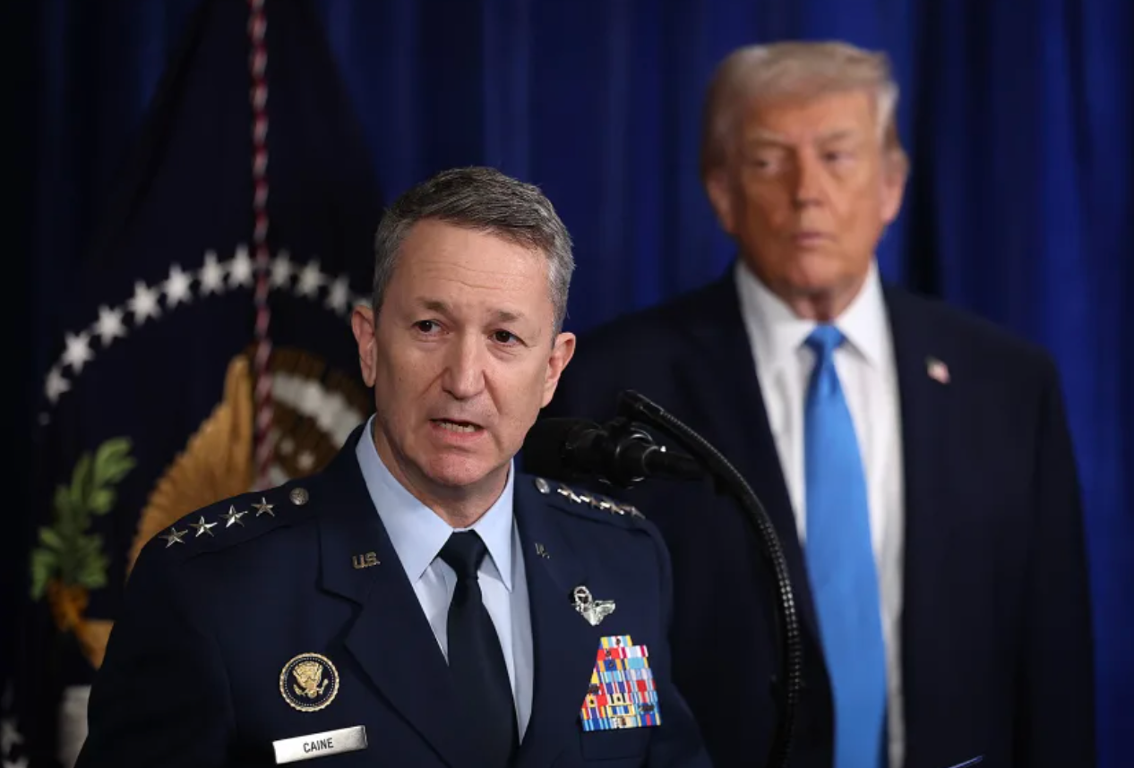 ▲美军参谋长联席会议主席丹·凯恩与特朗普