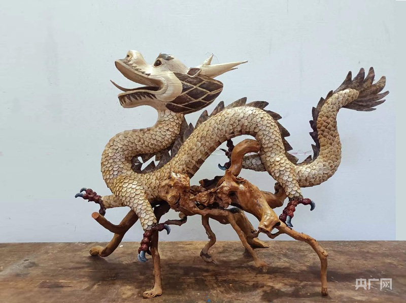 乐安竹衣贴画摆件（央广网发 受访者供图）
