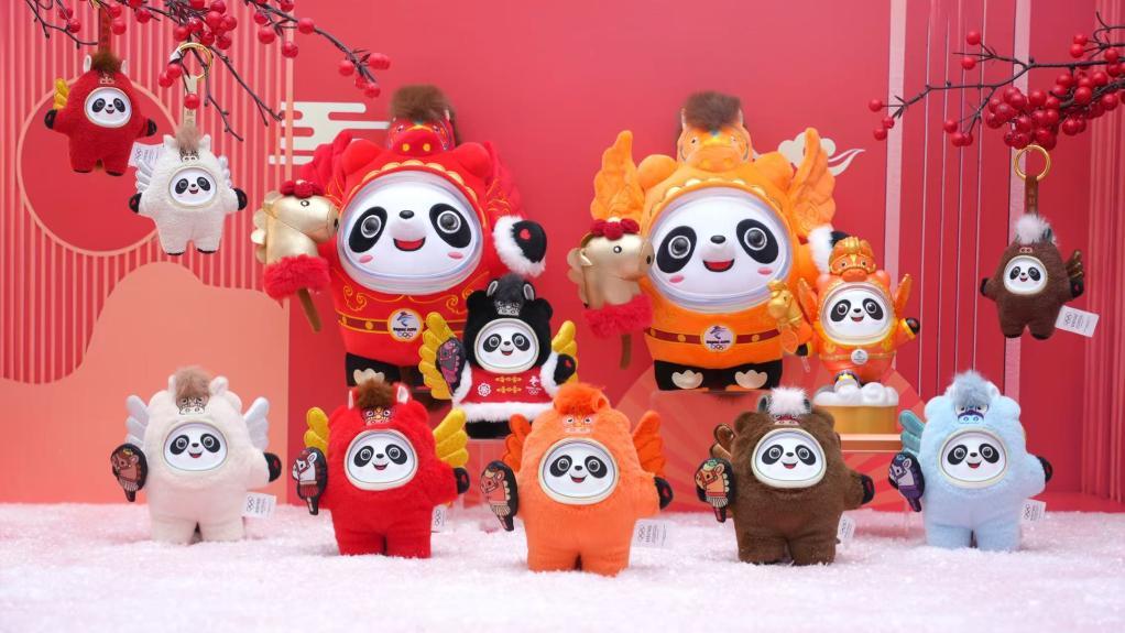 2025年11月28日,以赤兔、青鬃、桃花、白龙、乌骓、飞黄为设计灵感的“马墩墩”系列产品正式发售。