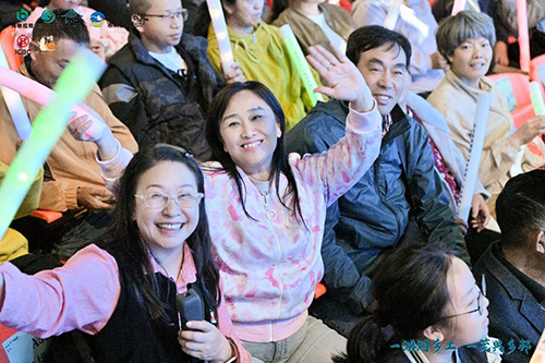 湖山伴欢笑!这场抚仙湖畔喜剧盛宴收获市民游客好评2.jpg