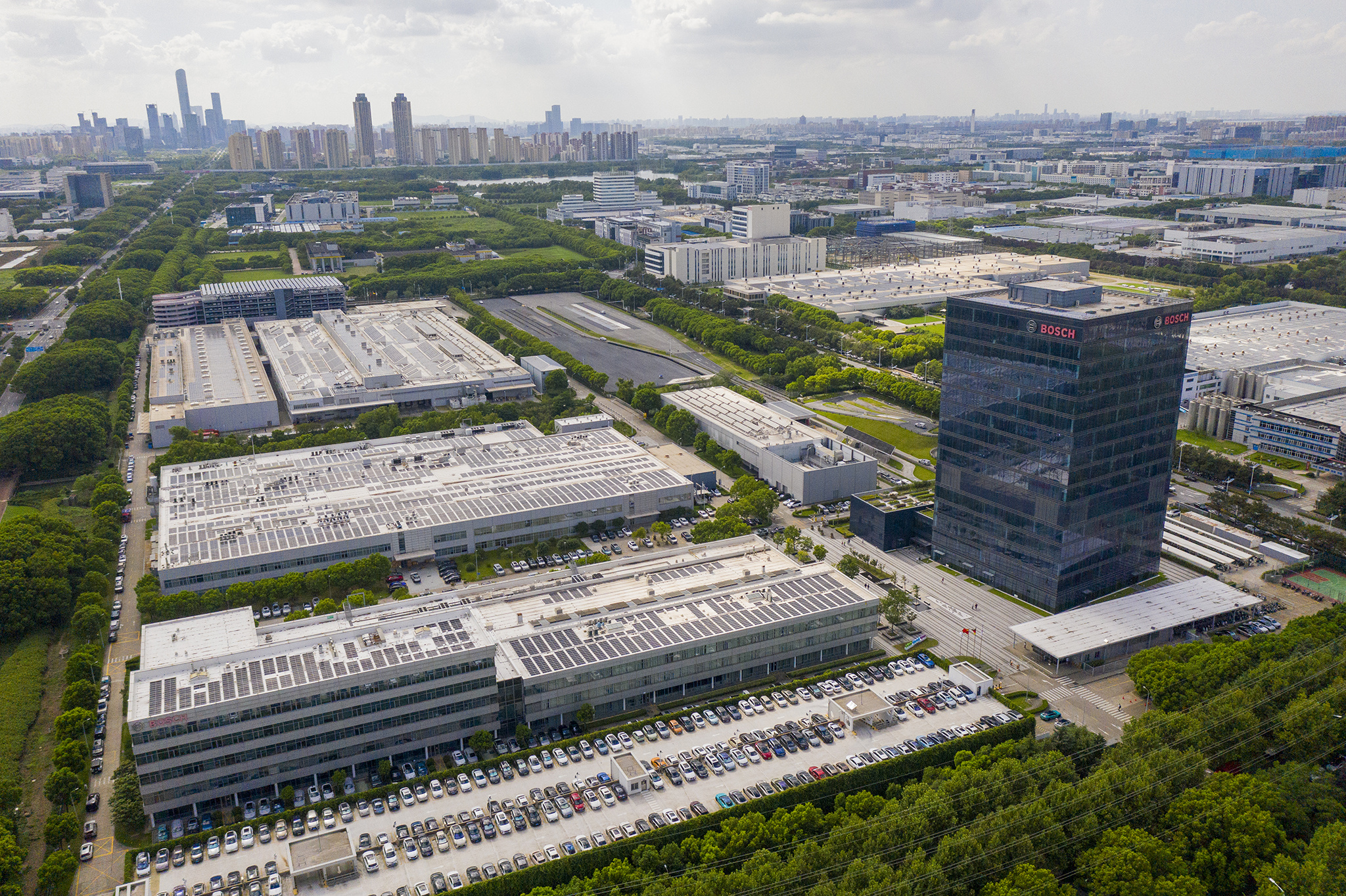 8月19日在苏州工业园区拍摄的博世汽车部件（苏州）有限公司外景（无人机照片）。博世布局智能驾控中国区产业创新项目，计划未来五年内投资约100亿元，攻关全栈式智能驾驶与智能座舱。新华社发（陈雨禾/摄）