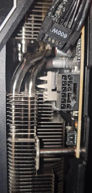 RTX 5090 16针接口熔出大洞！玩11年前老游戏烧穿：PNY甩锅拒保