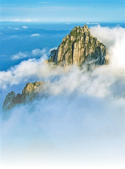 黄山天都峰。姚育青摄