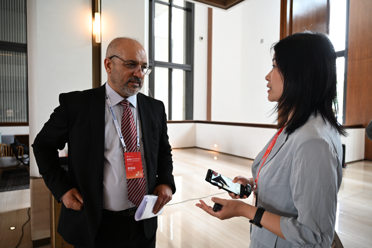 伊拉克苏莱曼尼亚省政府外办主任、苏莱曼尼亚省长特别代表戈兰・拉希德・穆罕默德（Goran Rasheed Muhamad）在接受中国日报记者采访。摄影:郝洋斌 韩博轩