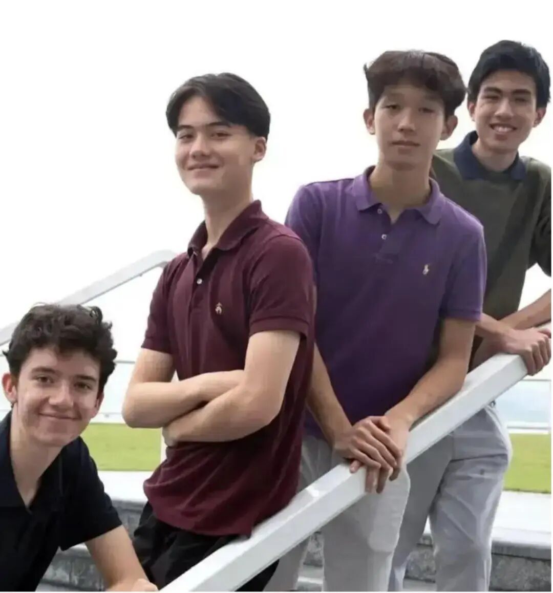 ▲右一为李长禧,来源:搜狐