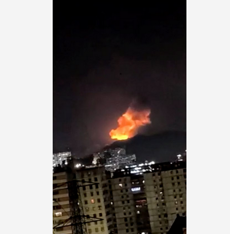 委内瑞拉首都加拉加斯3日凌晨遭袭击,发生爆炸。图源:英媒