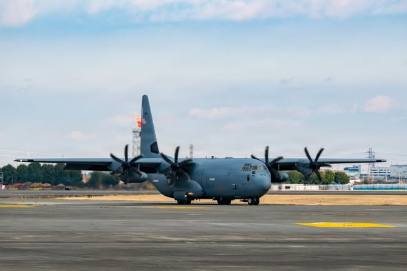 ▲2026年3月10日，在日本横田空军基地举行的“自由之盾26”演习中，驻韩美军参与了非战斗人员撤离行动。（图源：驻日美军司令部）