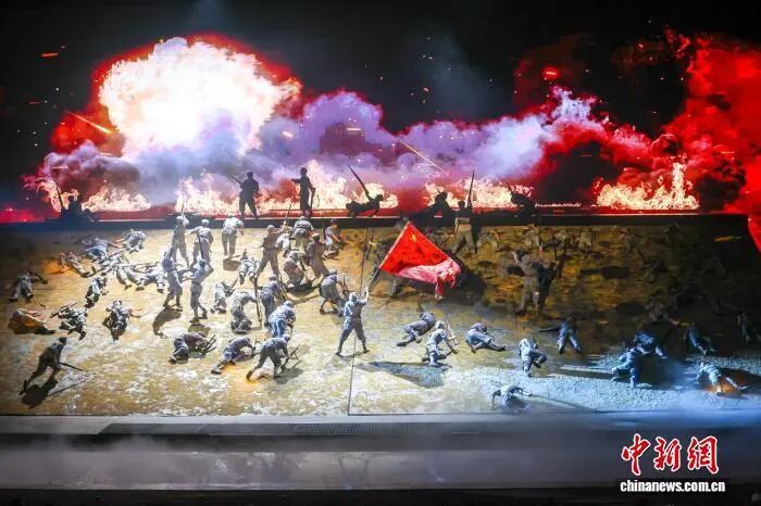 2023年3月23日,大型红色文旅史诗舞台剧《长征第一渡》在江西赣州于都县首演。中新社记者 刘力鑫 摄.jpg