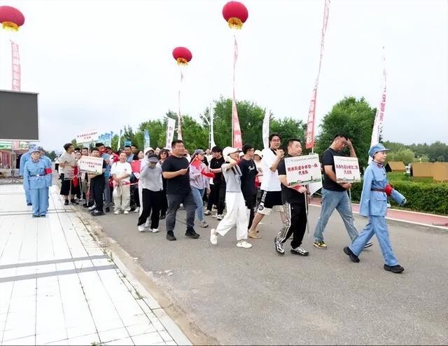 “红色文化季”兴安盟第二届红色体育休闲大会以沉浸式红色趣味竞技，让各族群众在运动中感悟红色底蕴