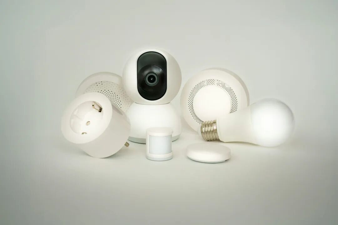 A camera sitting on top of a pile of white objects