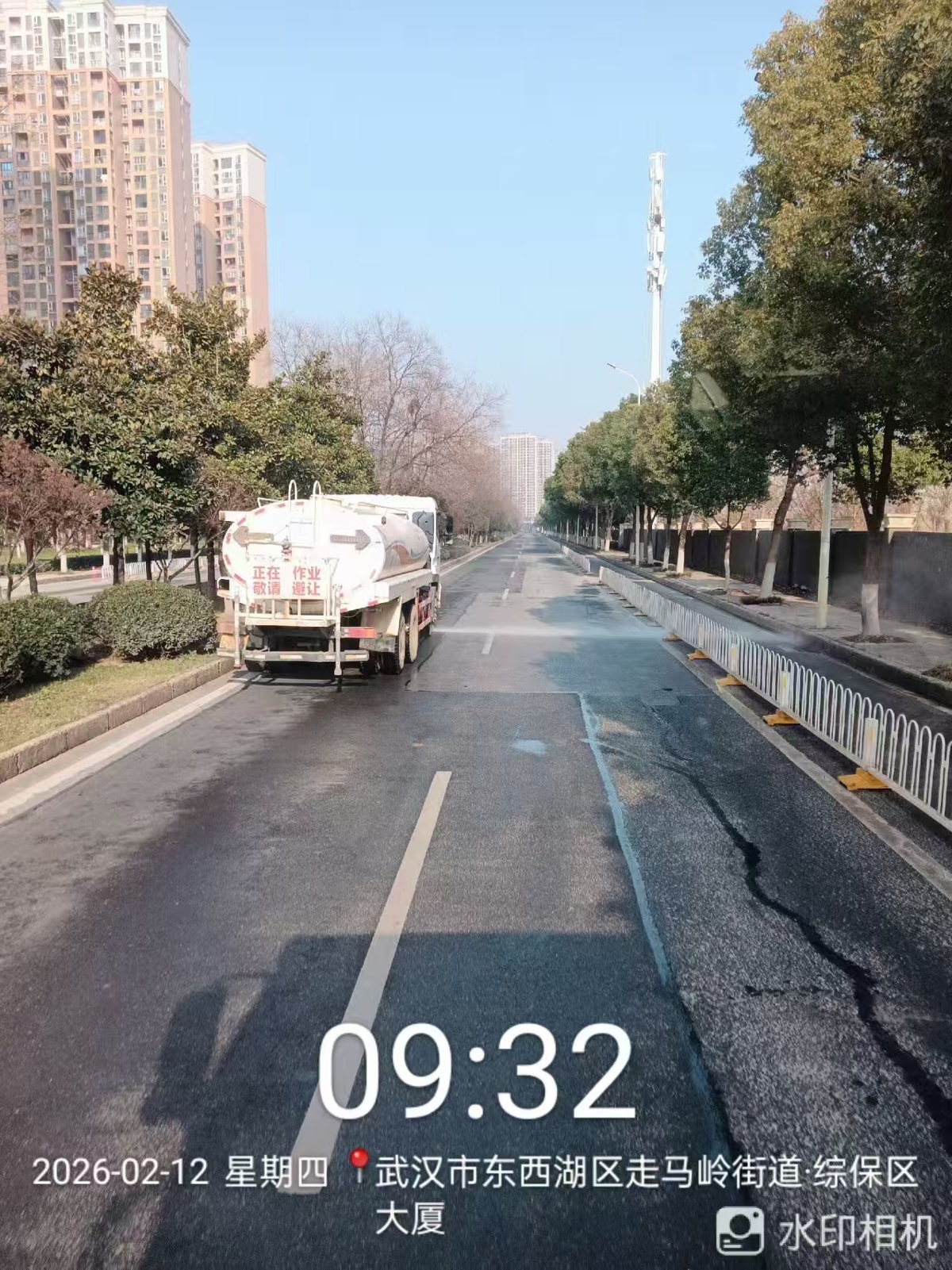 环卫公司洒水车辆清洗道路.jpg