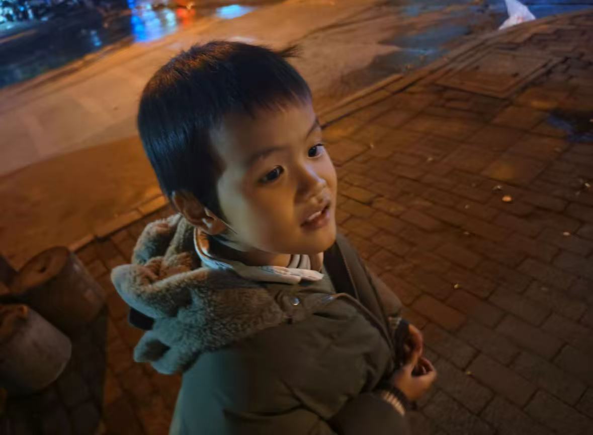 男孩以前照片。受访者供图