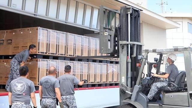 小泉进次郎押运300台空调进灾区,右翼破防:自卫队怎能用中国货