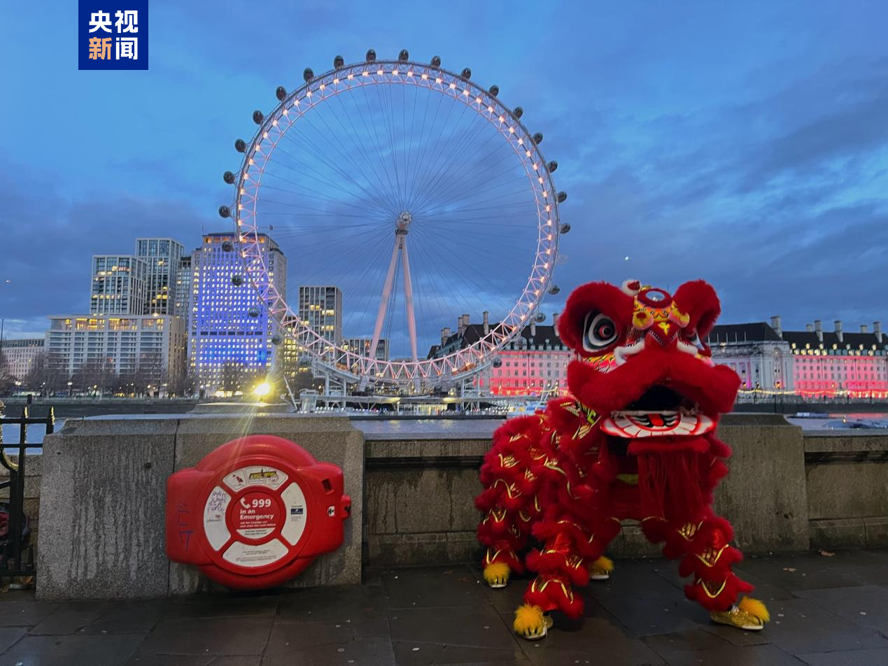视频丨点亮中国红!英国地标伦敦眼披上中国春节装扮