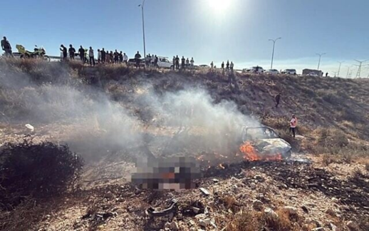 当地技术6月1日，以色列贝尔谢巴隔邻一条公路上，一辆汽车爆炸活气。图自以媒