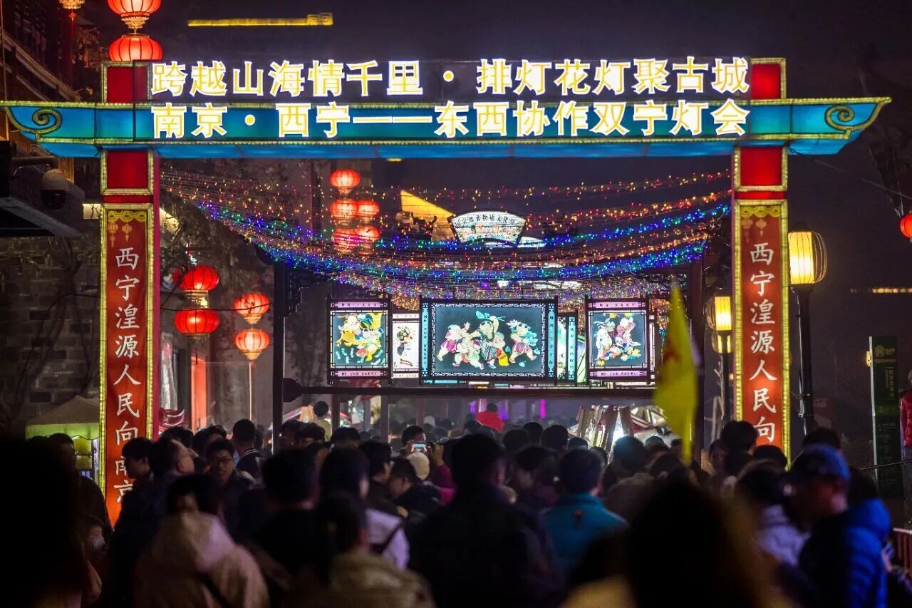 图为2025年秦淮灯会
