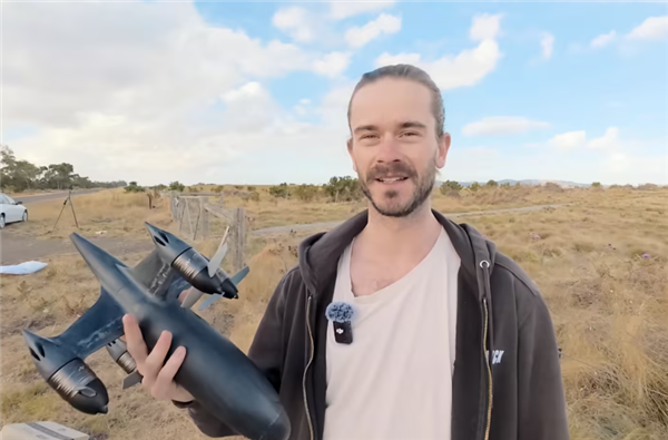 661公里/小时！全球最快遥控四轴无人机诞生