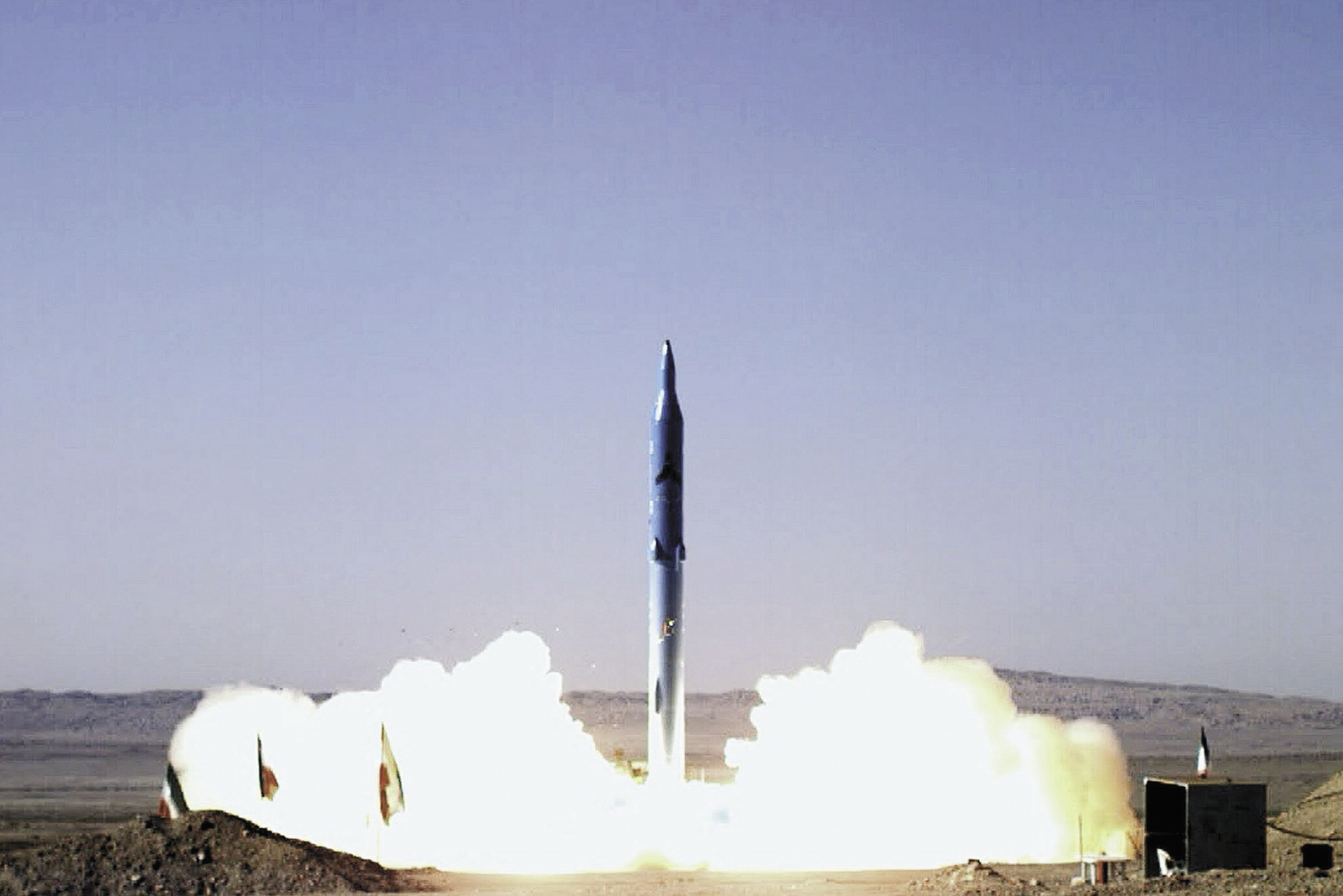 伊朗“泥石-2”导弹发射的画面。
