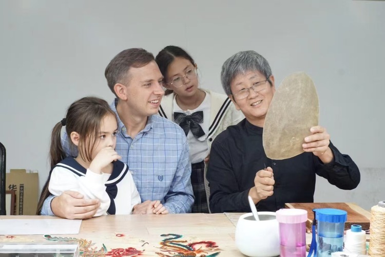 文化“出海”的中国“渭”道_fororder_image (1)