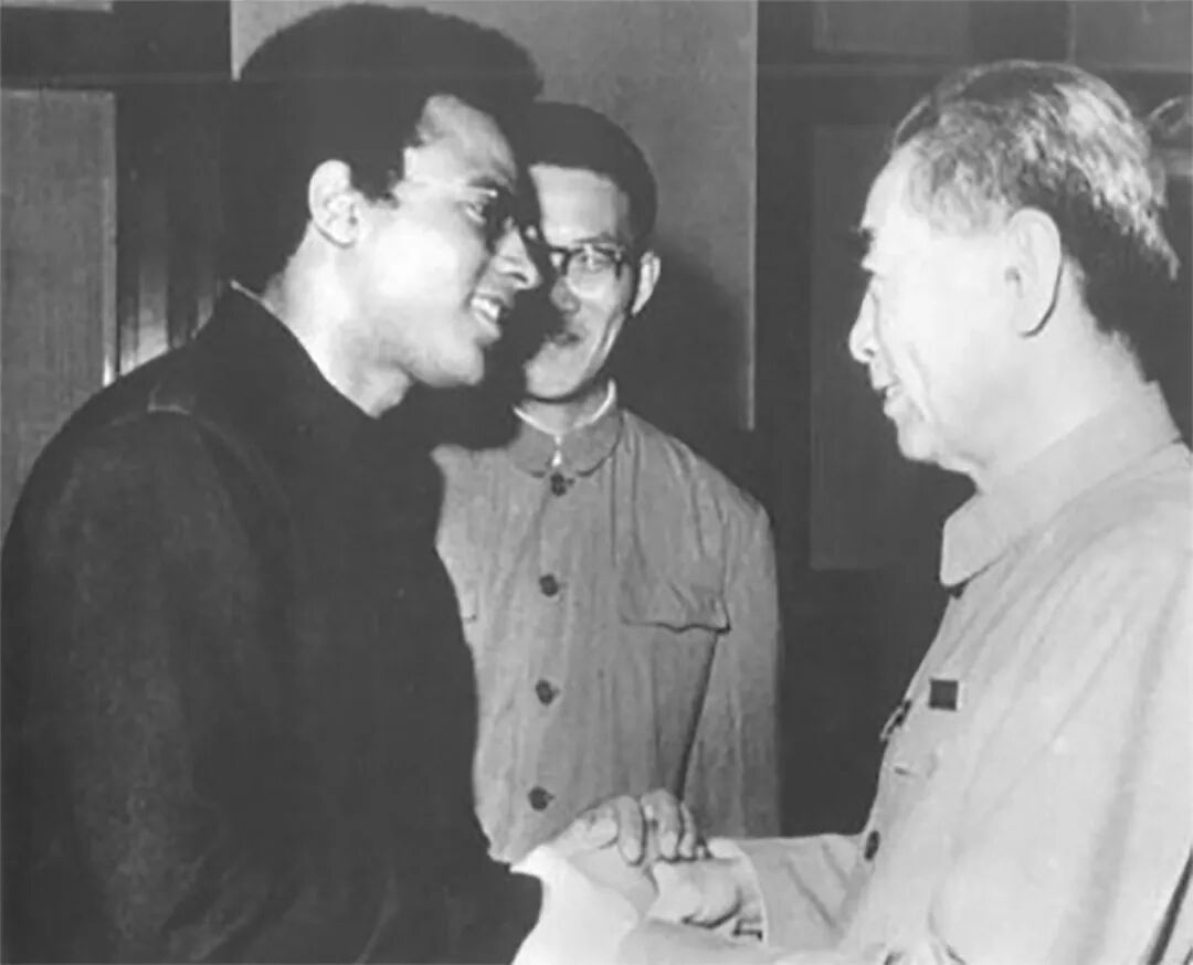 1971年“黑豹党”领导人牛顿访华。