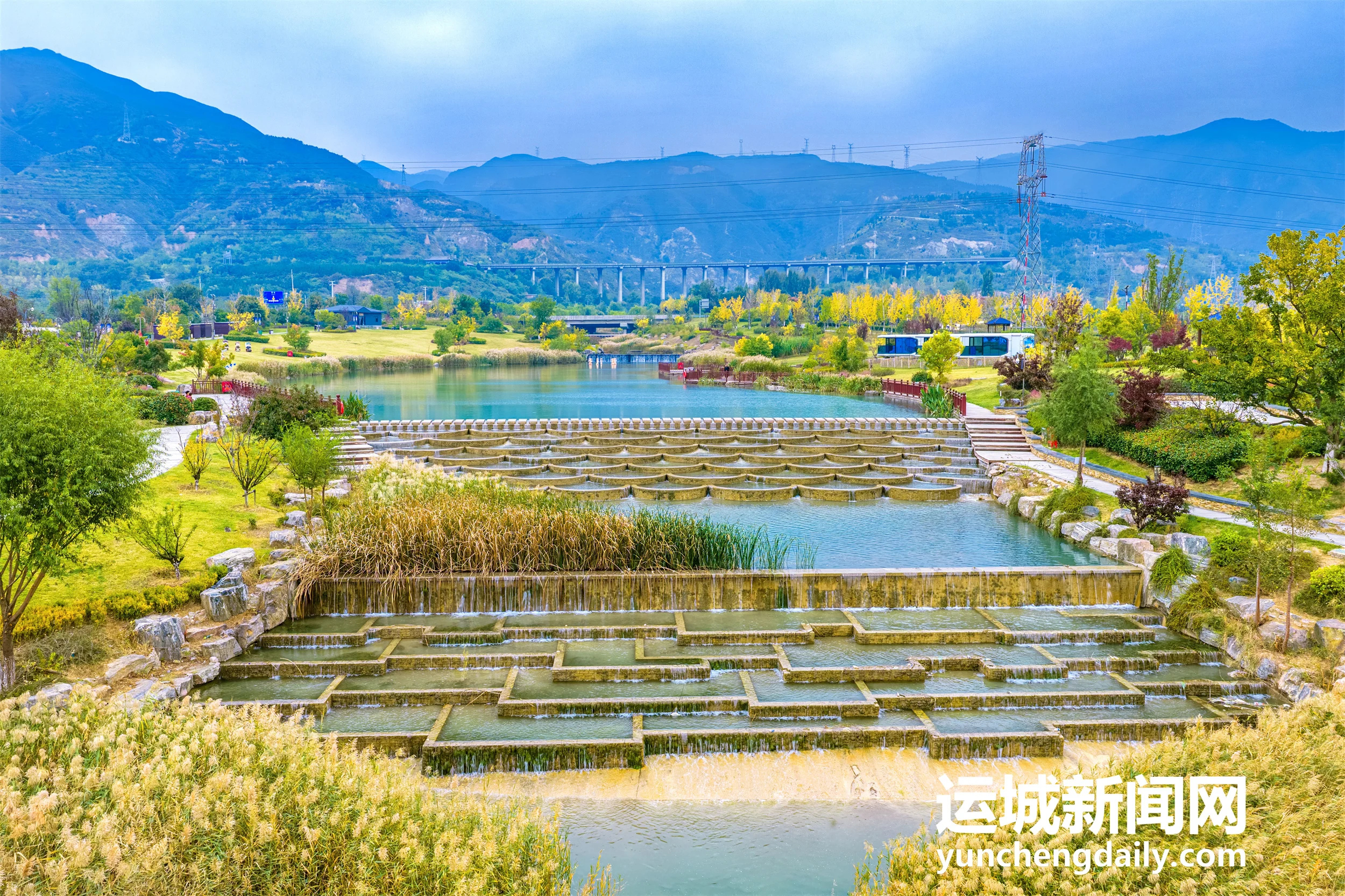 【秋染五龙峪 水清景自优】10月25日，盐湖区解州镇五龙峪生态休闲区