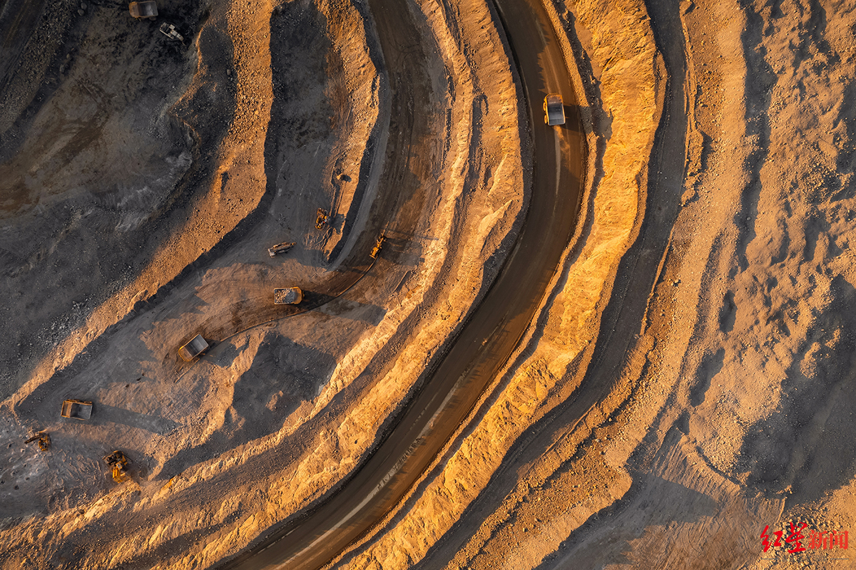 沙特继两年前发现125公里金矿带后，又宣布发现242.6吨黄金资源量_凤凰网