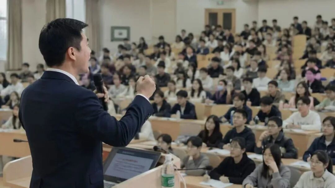 机构争夺的不只是几名员工，更是老师背后积累的口碑、学员和招生能力