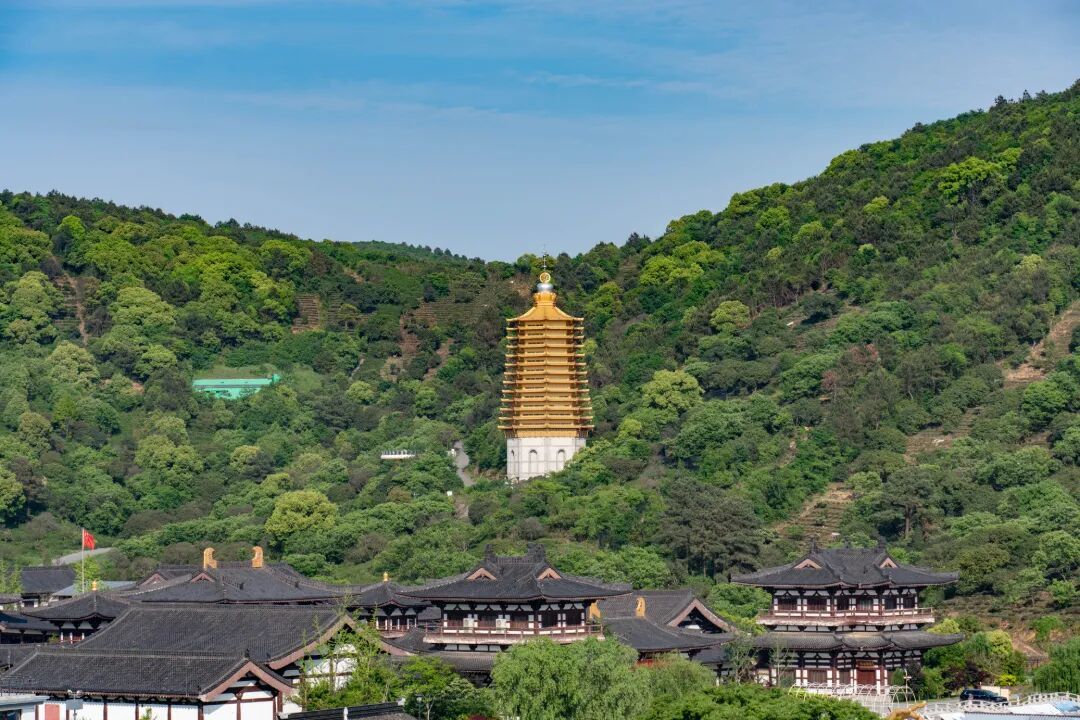 摄图网_501755338_苏州太湖西山飘渺峰寺庙_(企业商用).jpg