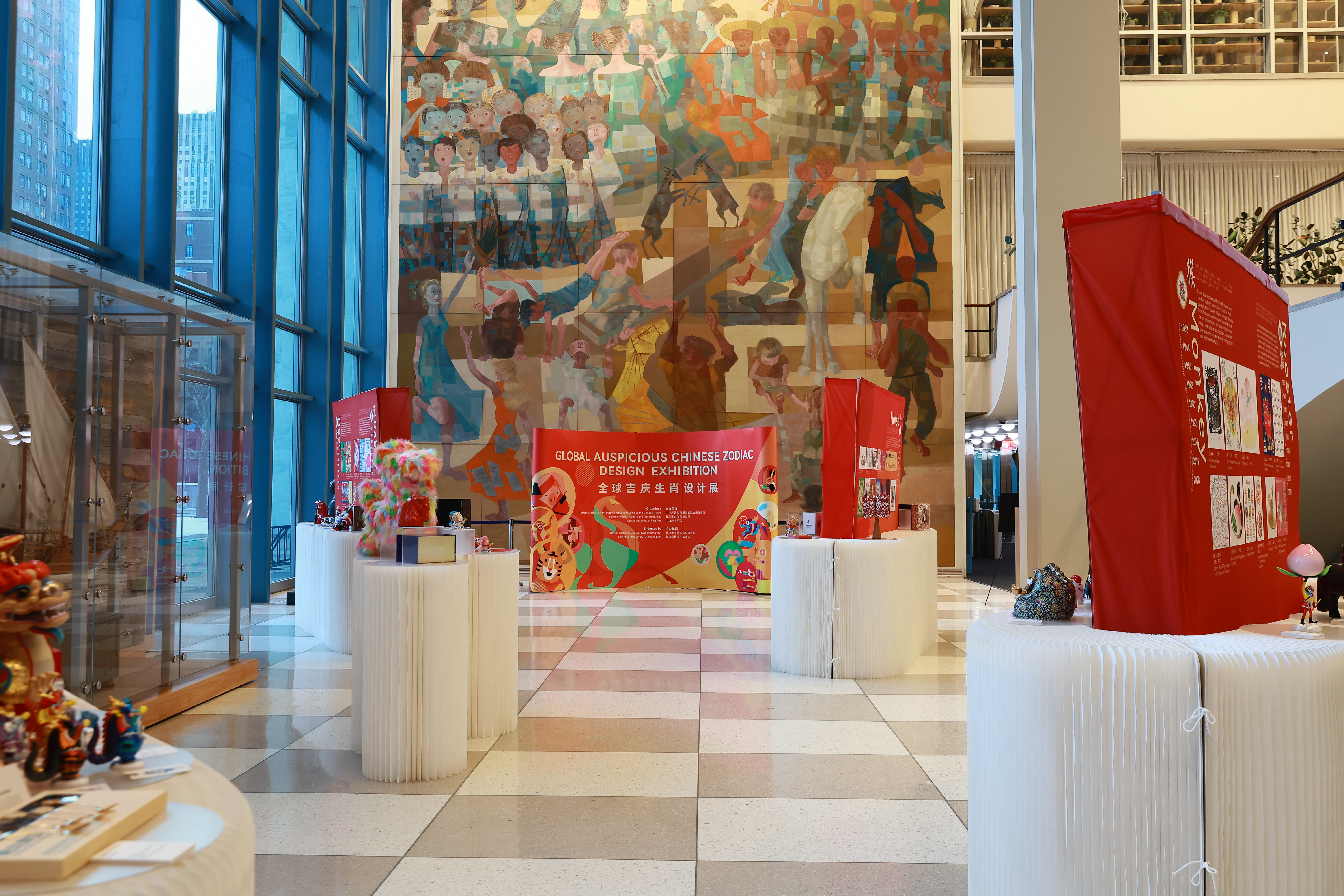 美美与共！全球吉庆生肖设计展亮相纽约联合国总部与帝国大厦橱窗展