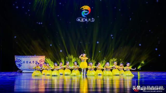 少儿群舞《圆滚滚的昌吉味儿》比赛现场。图片由昌吉州文化馆提供