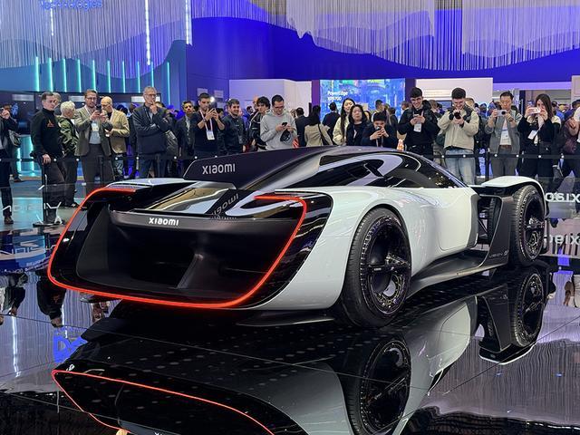 中国科技军火轰向MWC!豆包千问硬控老外,手机新物种炸场,6G真要来了