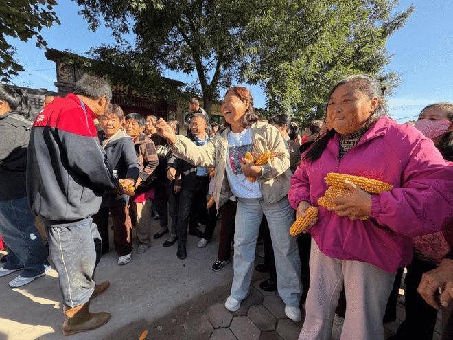 图为玉米投筐趣味项目现场。长城新媒体郄晓强 摄
