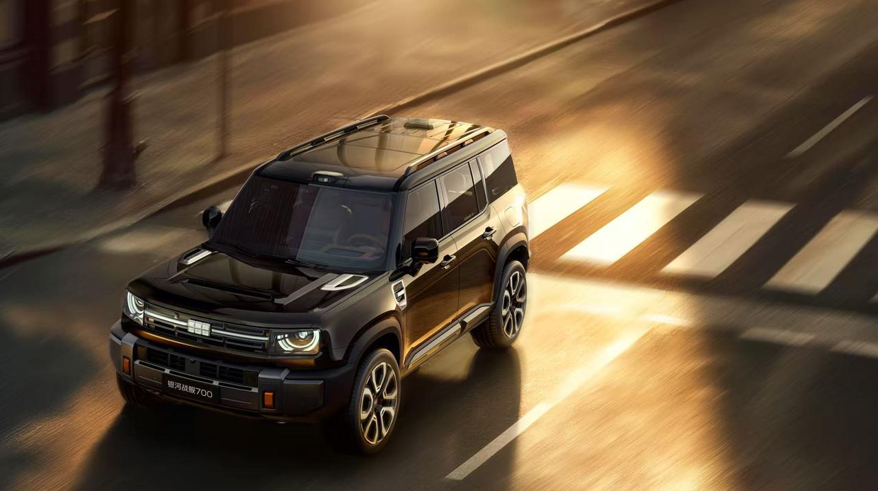 【全新硬派中大型SUV，吉利银河战舰700首发亮相】7月24日，银河