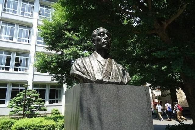 庆应义塾大学校内的福泽谕吉雕像