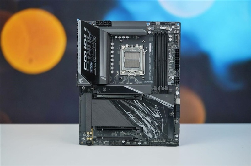 EXPO ULL到底有多强!技嘉X870E AORUS ELITE X3D主板评测:一键提升5%游戏帧率