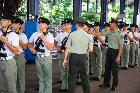 香港警队仪仗队训练,驻港部队指导 香港警察社交账号