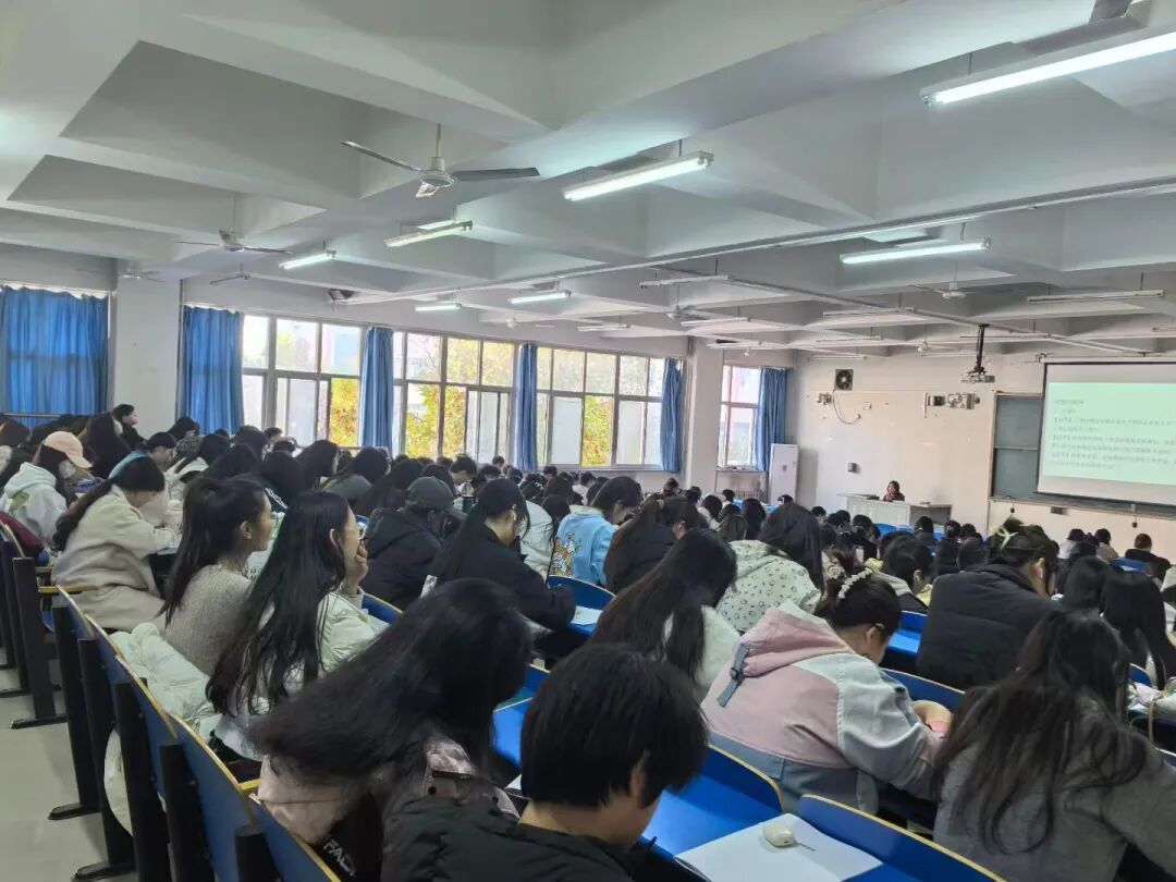 和年轻人竞争,大龄考生往往面临更大压力。